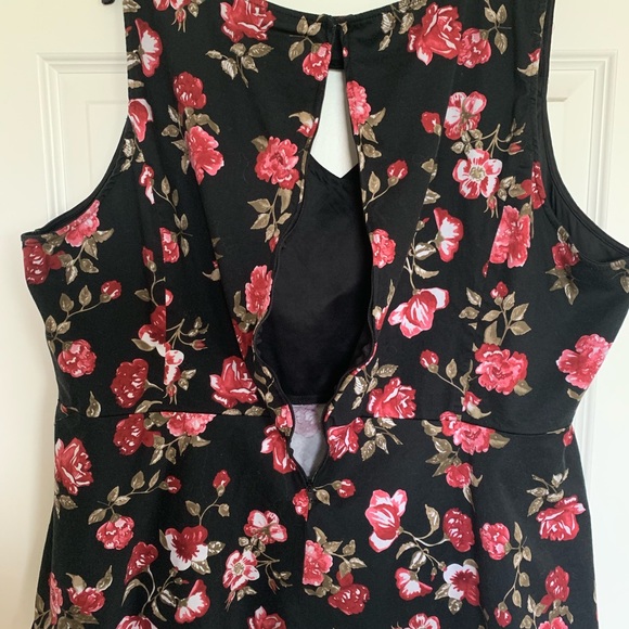 🖤🌹Torrid Black and Rose Peplum Shirt - Picture 3 of 4